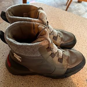 Sorel boots size 8.5 green/gray/black